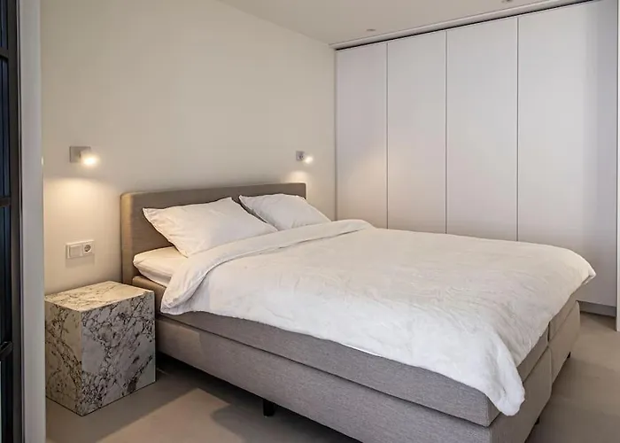 Cloud Nine - Romantic & Design App In City Center!