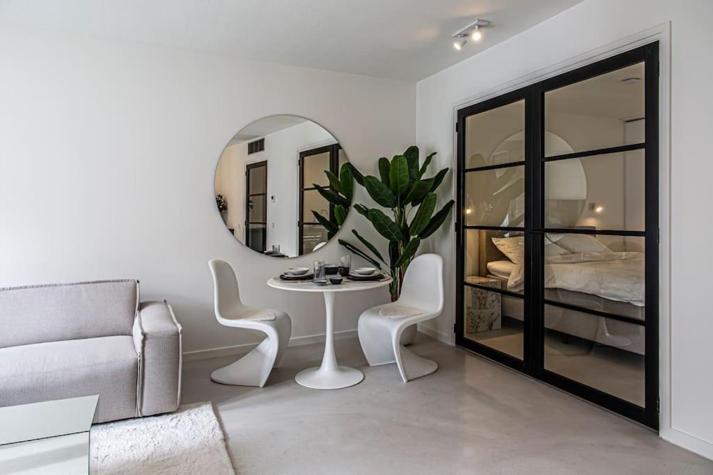 Cloud Nine - Romantic & Design App In Center!